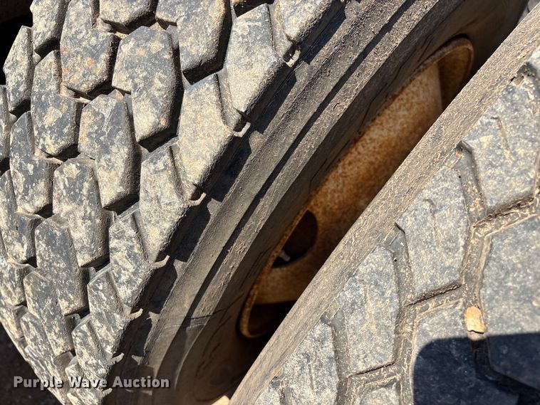 image for item FG0221 1993 Freightliner FLD truck cab and chassis