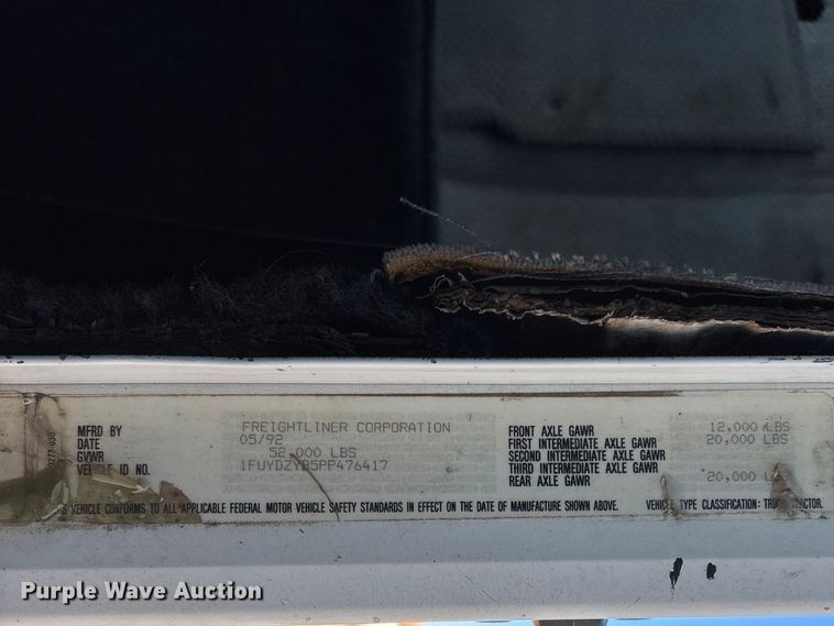 image for item FG0221 1993 Freightliner FLD truck cab and chassis