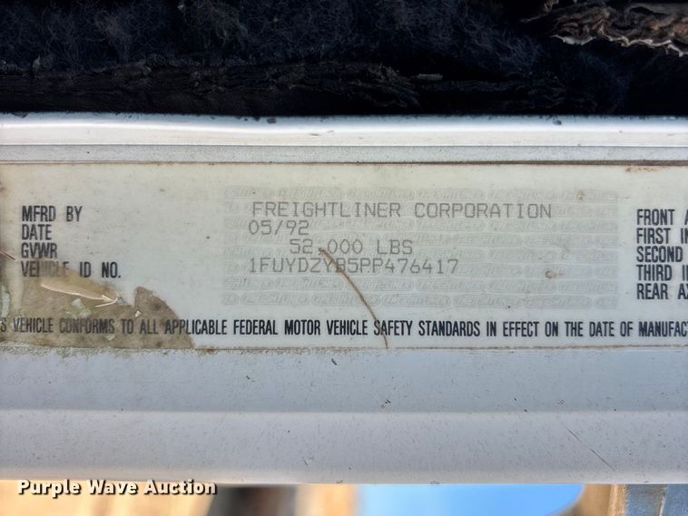 image for item FG0221 1993 Freightliner FLD truck cab and chassis