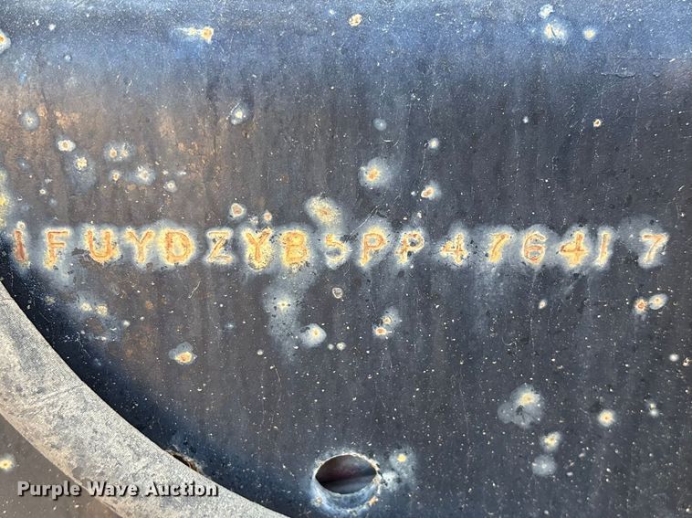 image for item FG0221 1993 Freightliner FLD truck cab and chassis