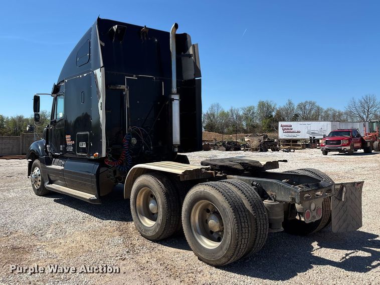 image for item FG0228 2006 Freightliner Columbia semi truck