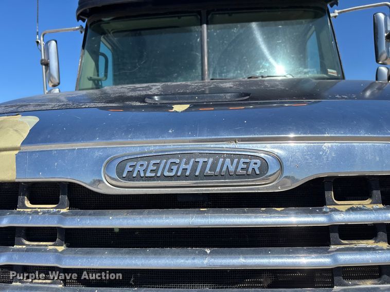 image for item FG0228 2006 Freightliner Columbia semi truck