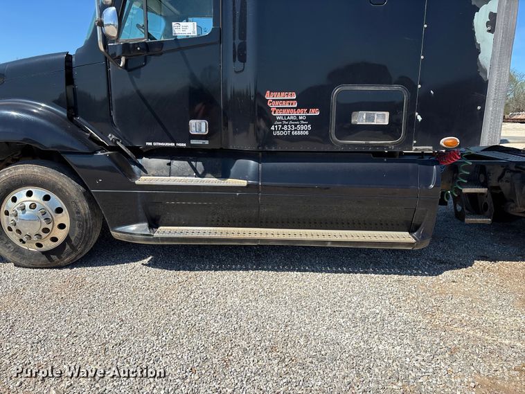 image for item FG0228 2006 Freightliner Columbia semi truck