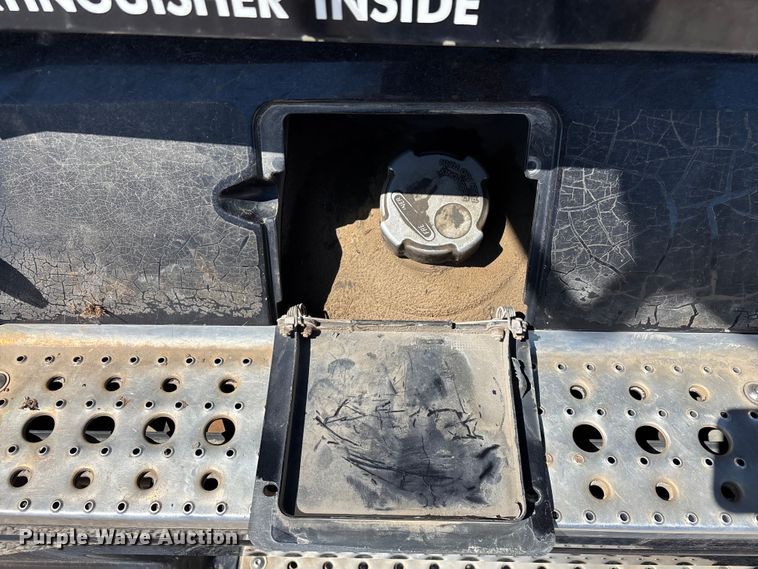 image for item FG0228 2006 Freightliner Columbia semi truck