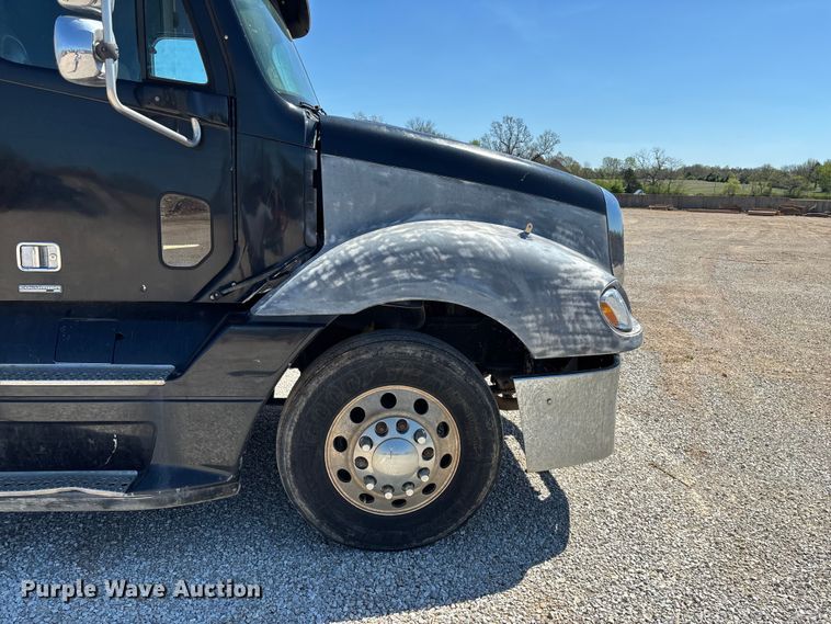 image for item FG0228 2006 Freightliner Columbia semi truck