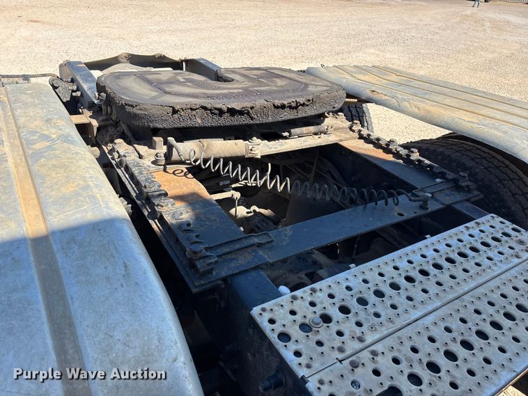 image for item FG0228 2006 Freightliner Columbia semi truck