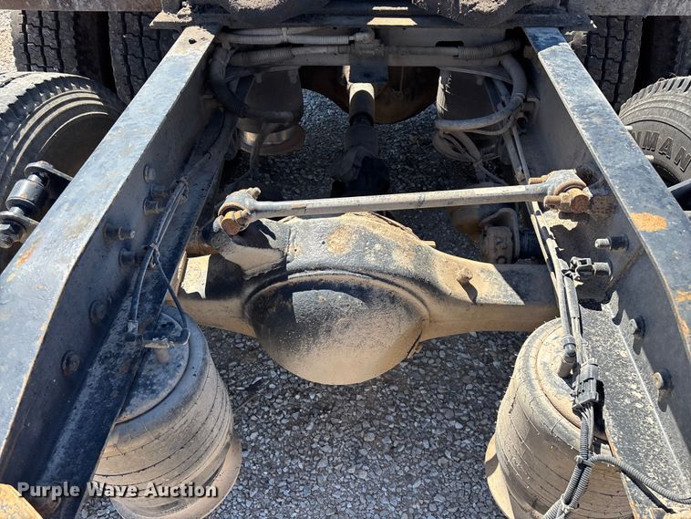 image for item FG0228 2006 Freightliner Columbia semi truck