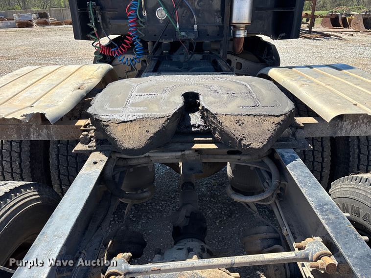 image for item FG0228 2006 Freightliner Columbia semi truck