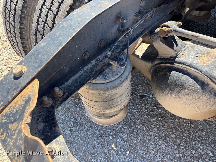 image for item FG0228 2006 Freightliner Columbia semi truck