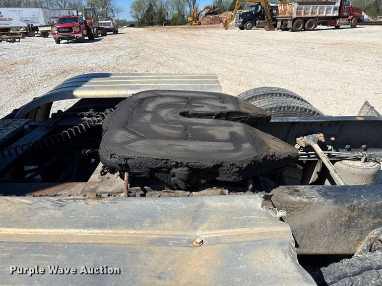 image for item FG0228 2006 Freightliner Columbia semi truck