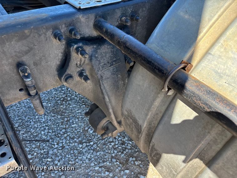 image for item FG0228 2006 Freightliner Columbia semi truck