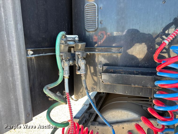 image for item FG0228 2006 Freightliner Columbia semi truck