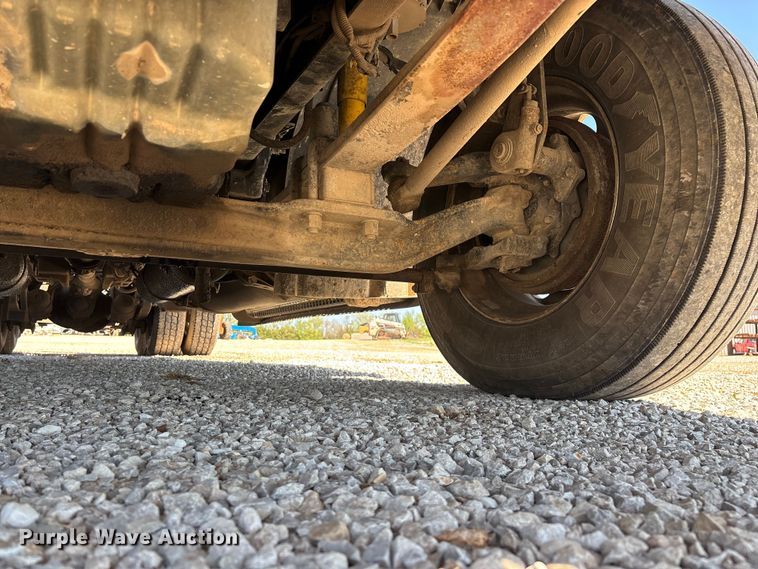 image for item FG0228 2006 Freightliner Columbia semi truck