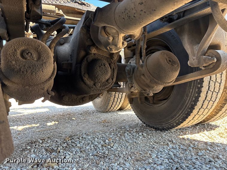 image for item FG0228 2006 Freightliner Columbia semi truck