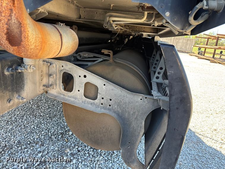 image for item FG0228 2006 Freightliner Columbia semi truck