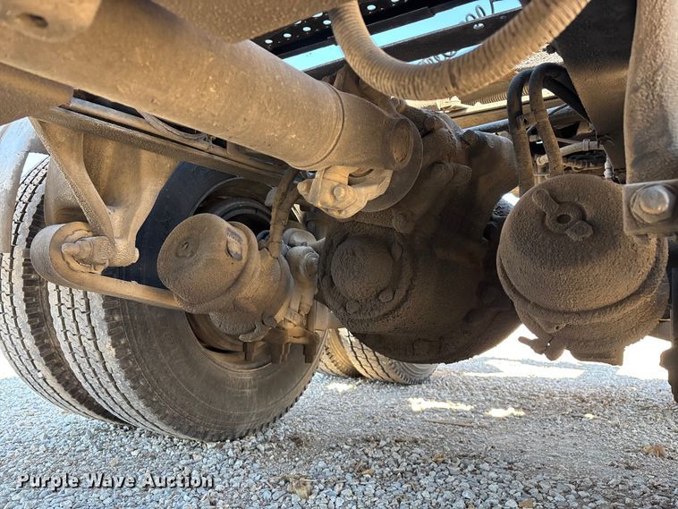 image for item FG0228 2006 Freightliner Columbia semi truck