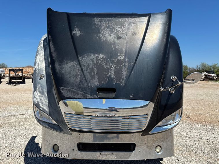 image for item FG0228 2006 Freightliner Columbia semi truck