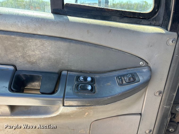 image for item FG0228 2006 Freightliner Columbia semi truck