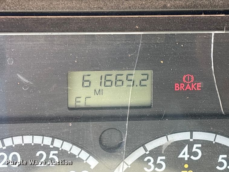 image for item FG0228 2006 Freightliner Columbia semi truck