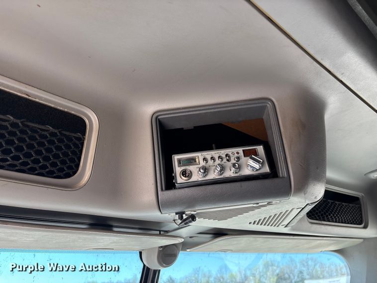 image for item FG0228 2006 Freightliner Columbia semi truck