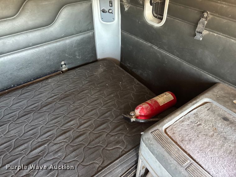 image for item FG0228 2006 Freightliner Columbia semi truck