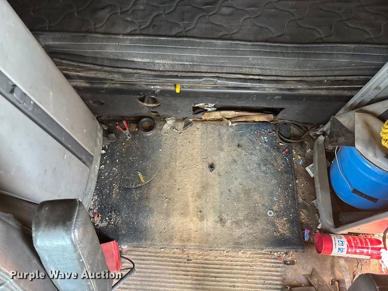 image for item FG0228 2006 Freightliner Columbia semi truck