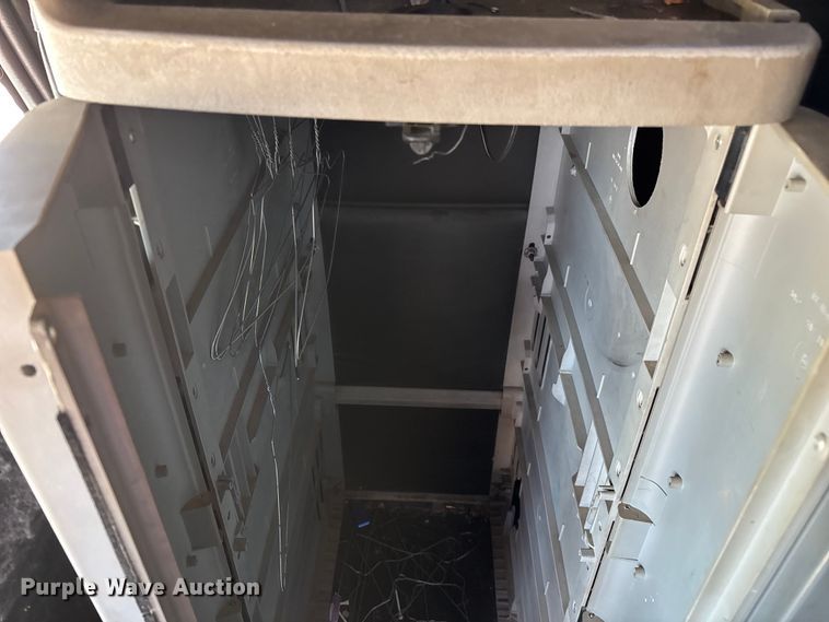 image for item FG0228 2006 Freightliner Columbia semi truck