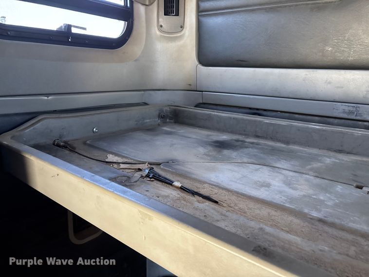 image for item FG0228 2006 Freightliner Columbia semi truck