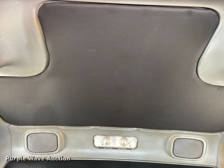 image for item FG0228 2006 Freightliner Columbia semi truck