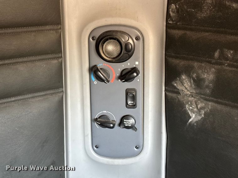 image for item FG0228 2006 Freightliner Columbia semi truck