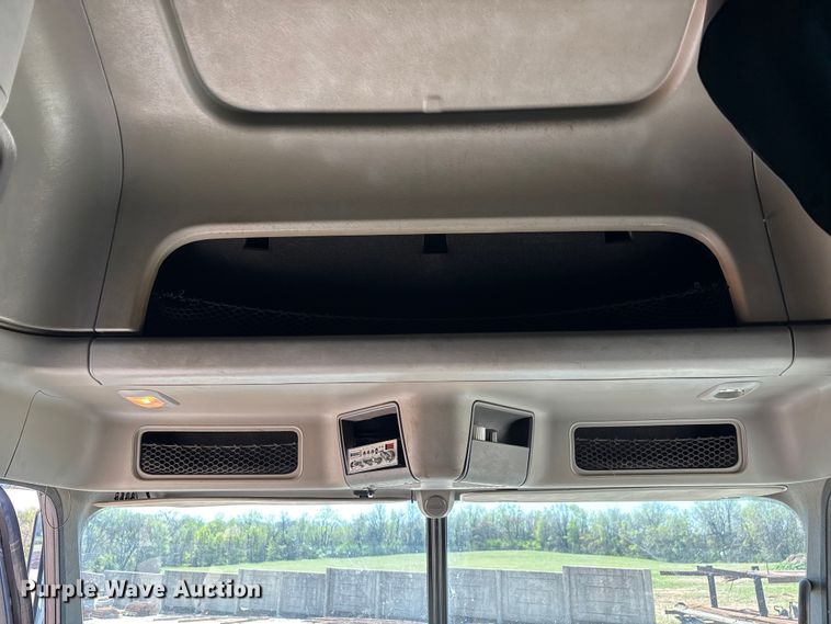 image for item FG0228 2006 Freightliner Columbia semi truck