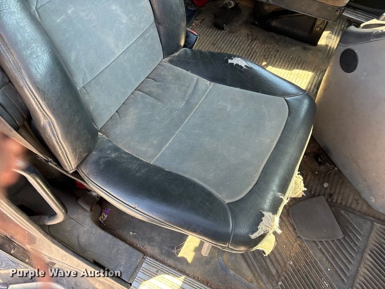 image for item FG0228 2006 Freightliner Columbia semi truck