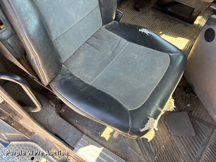 image for item FG0228 2006 Freightliner Columbia semi truck