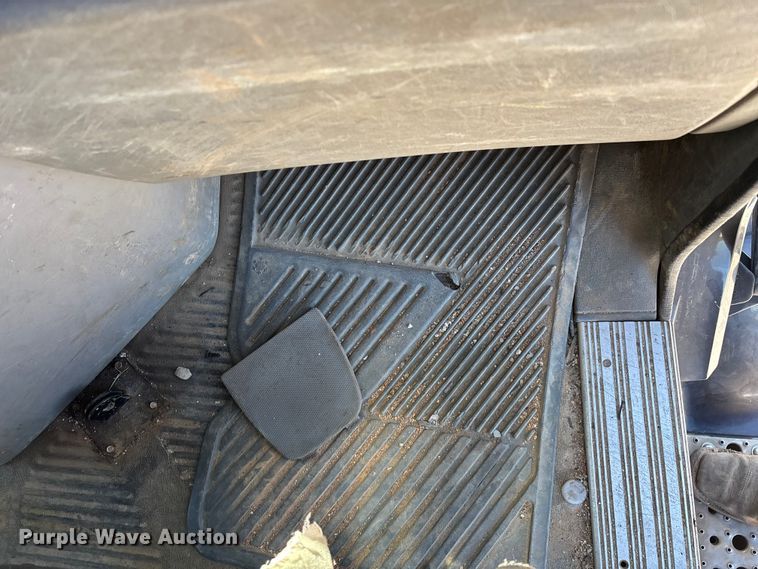 image for item FG0228 2006 Freightliner Columbia semi truck