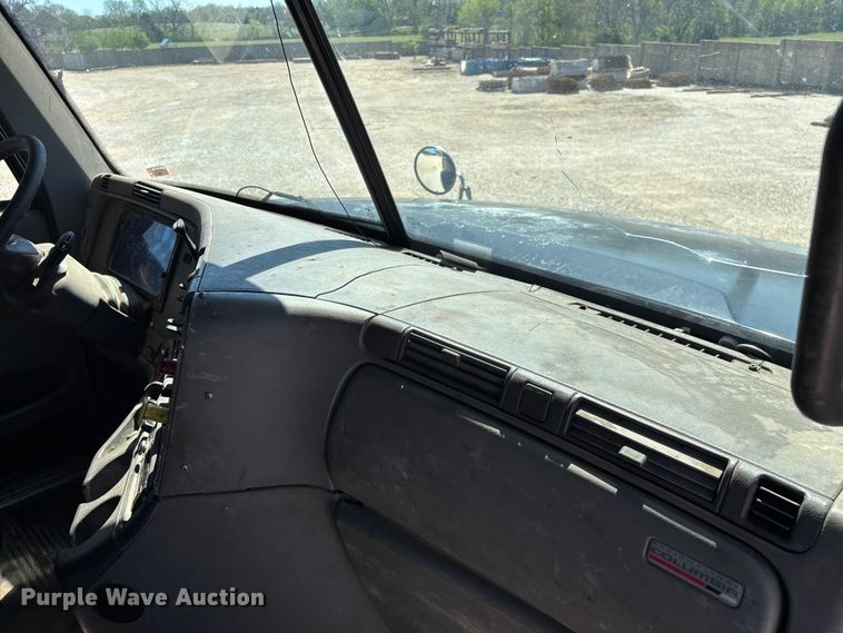 image for item FG0228 2006 Freightliner Columbia semi truck