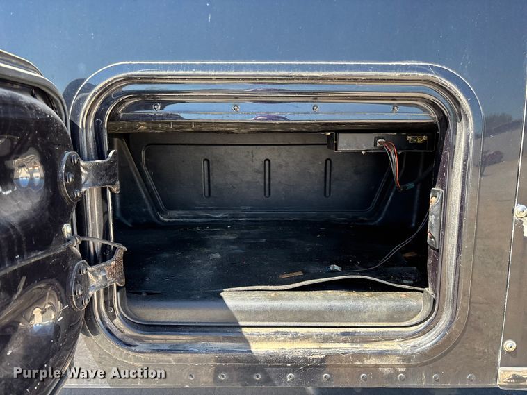 image for item FG0228 2006 Freightliner Columbia semi truck