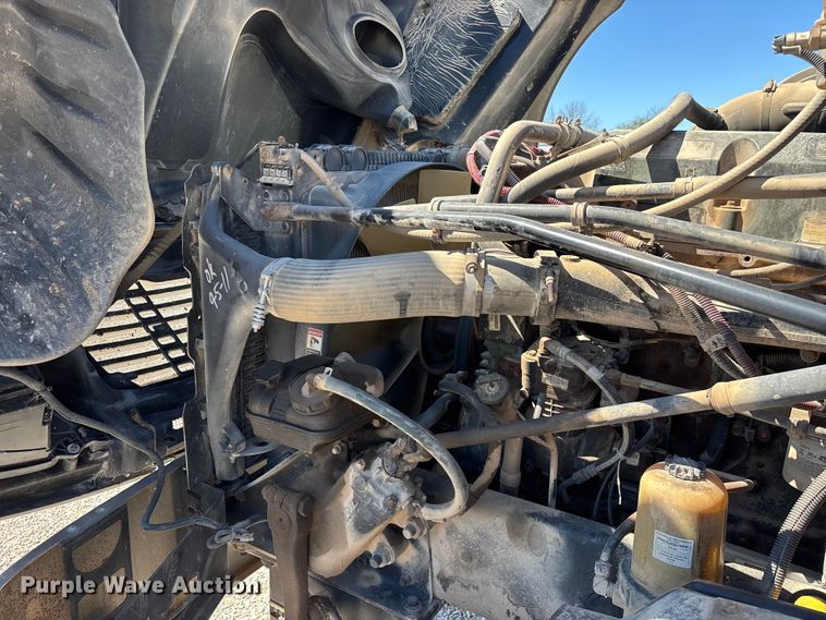 image for item FG0228 2006 Freightliner Columbia semi truck