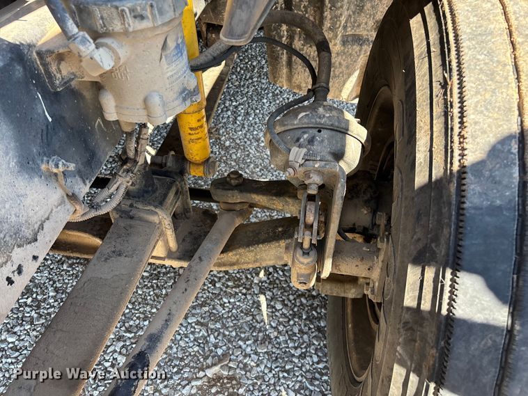 image for item FG0228 2006 Freightliner Columbia semi truck