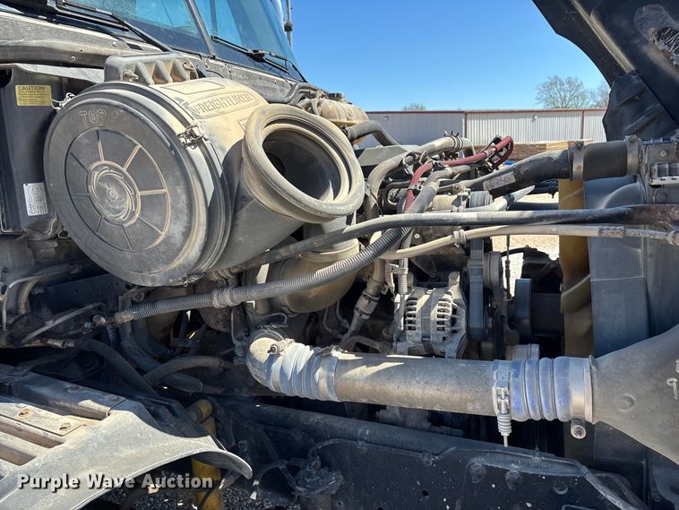 image for item FG0228 2006 Freightliner Columbia semi truck