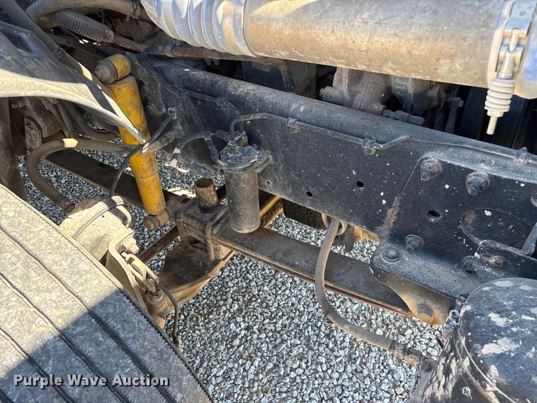 image for item FG0228 2006 Freightliner Columbia semi truck