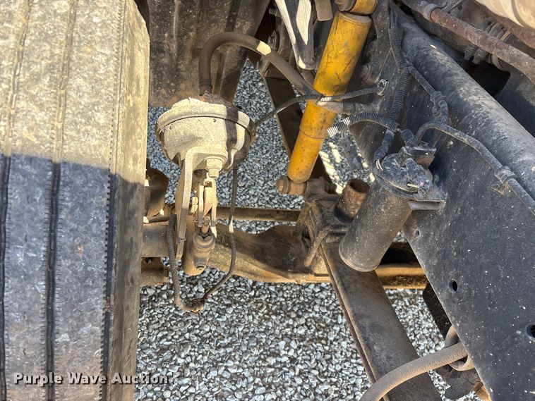 image for item FG0228 2006 Freightliner Columbia semi truck