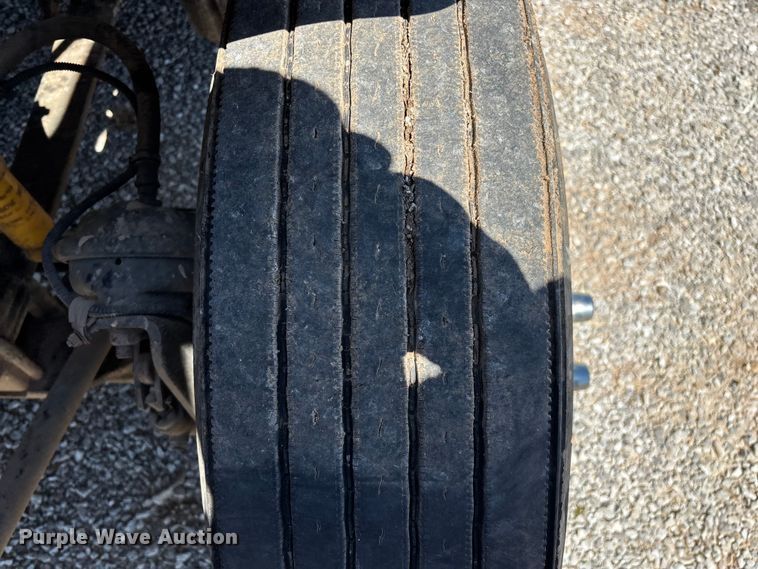 image for item FG0228 2006 Freightliner Columbia semi truck