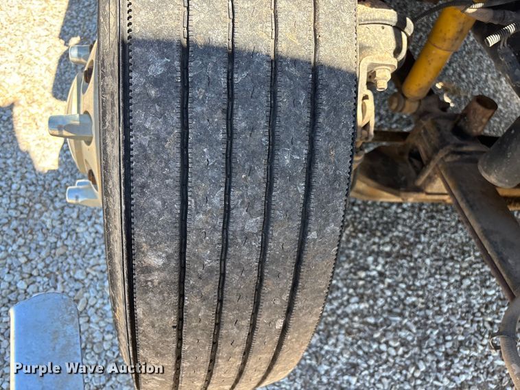 image for item FG0228 2006 Freightliner Columbia semi truck