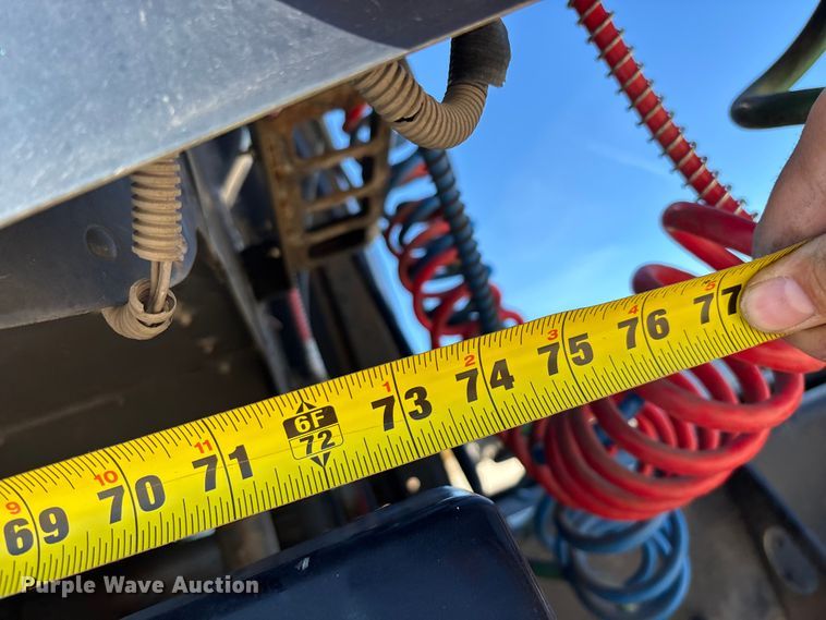 image for item FG0228 2006 Freightliner Columbia semi truck