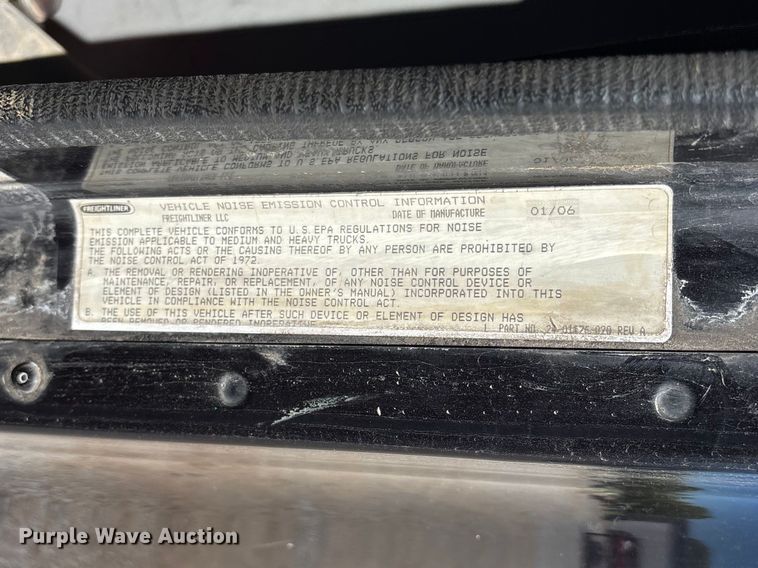 image for item FG0228 2006 Freightliner Columbia semi truck