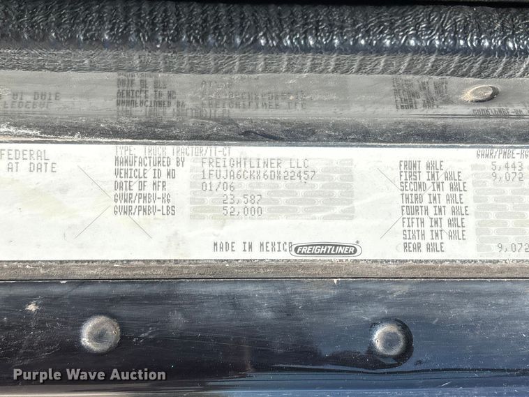 image for item FG0228 2006 Freightliner Columbia semi truck