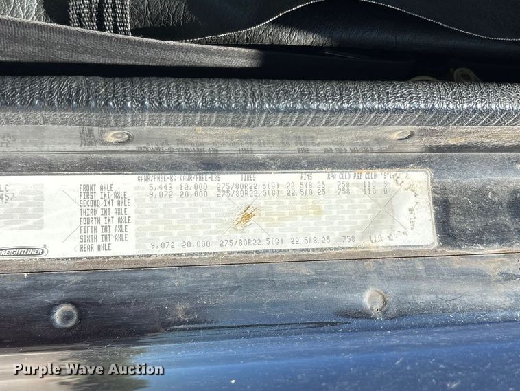 image for item FG0228 2006 Freightliner Columbia semi truck