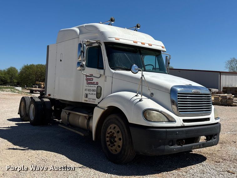 image for item FG0229 2003 Freightliner Columbia semi truck