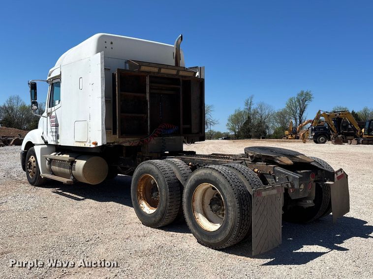 image for item FG0229 2003 Freightliner Columbia semi truck