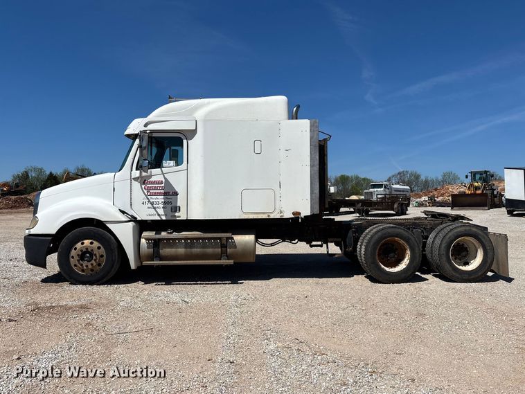 image for item FG0229 2003 Freightliner Columbia semi truck
